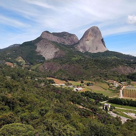 دومينغوس مارتينز Apart Hotel Vista Azul - Hospedagem Nas Montanhas المظهر الخارجي الصورة